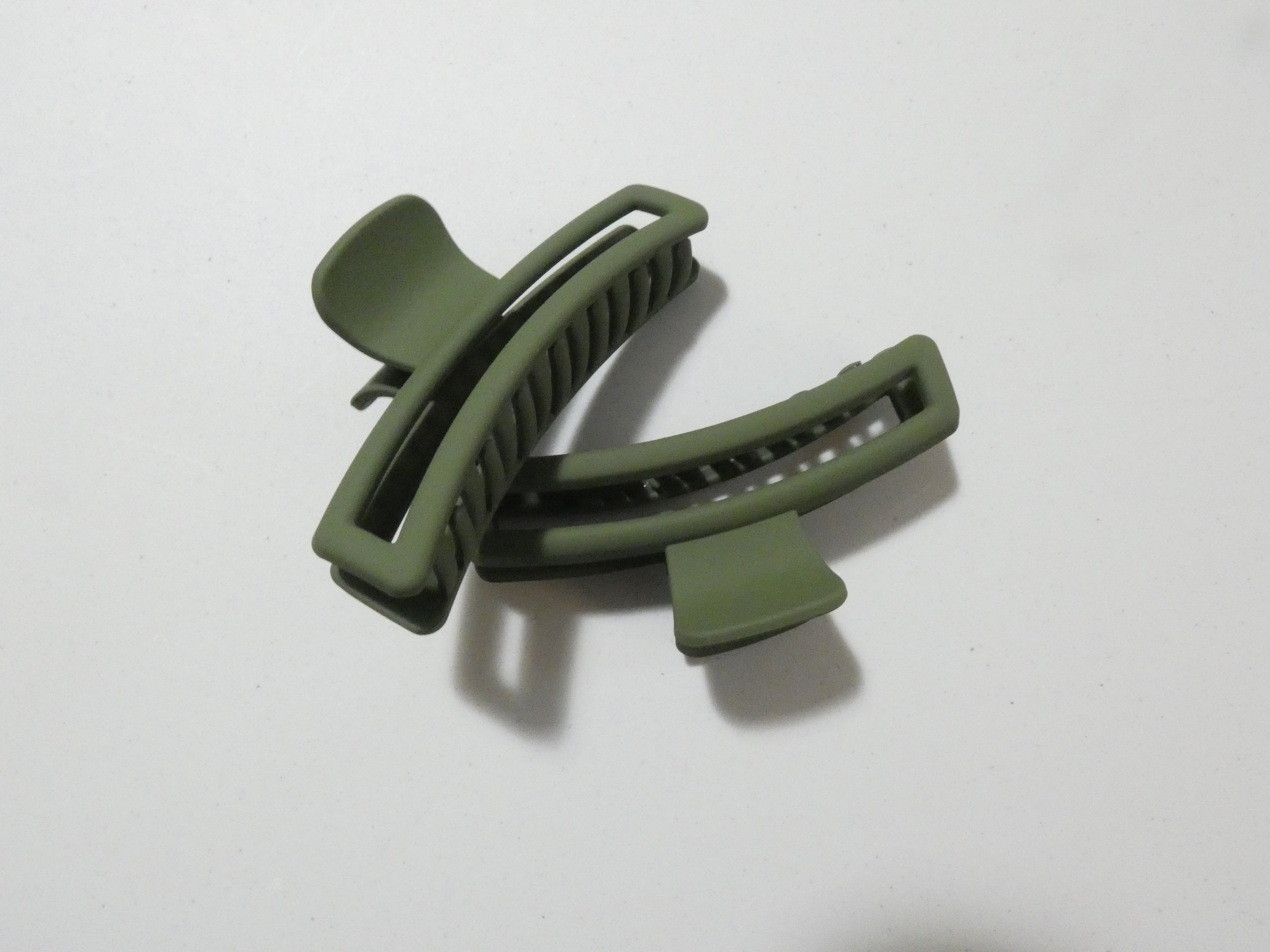 Matte claw clips